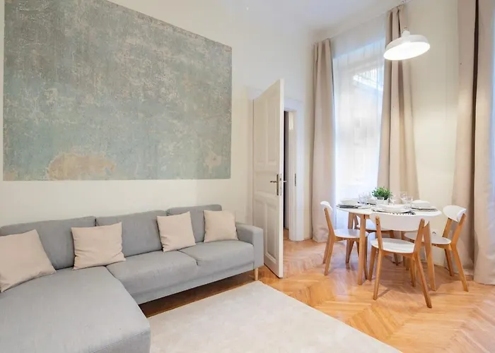 Quiet Comfort - Central Buda